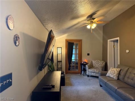 14537 Hickox Street Burton OH 44021