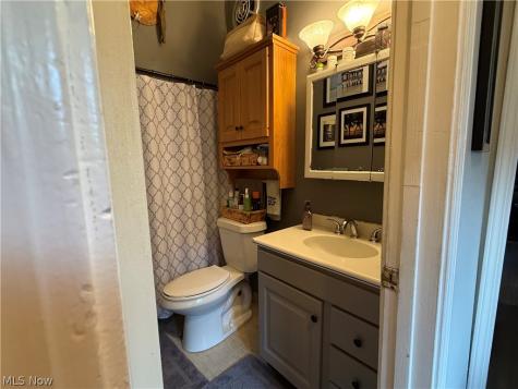 14537 Hickox Street Burton OH 44021