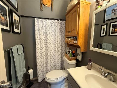 14537 Hickox Street Burton OH 44021