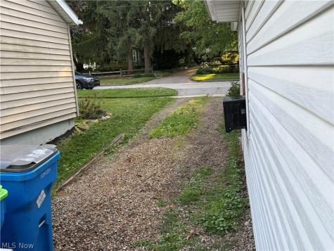 14537 Hickox Street Burton OH 44021