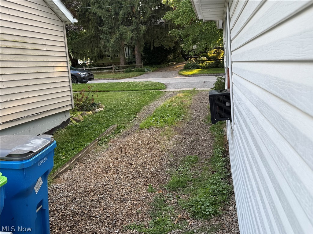 14537 Hickox Street Burton OH 44021