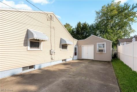 3045 Bayer Circle Massillon OH 44646