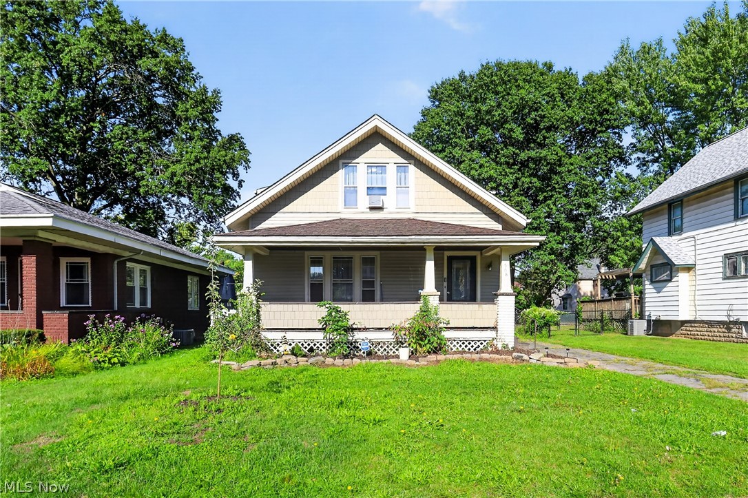 568 Oak Knoll Avenue SE Warren OH 44483