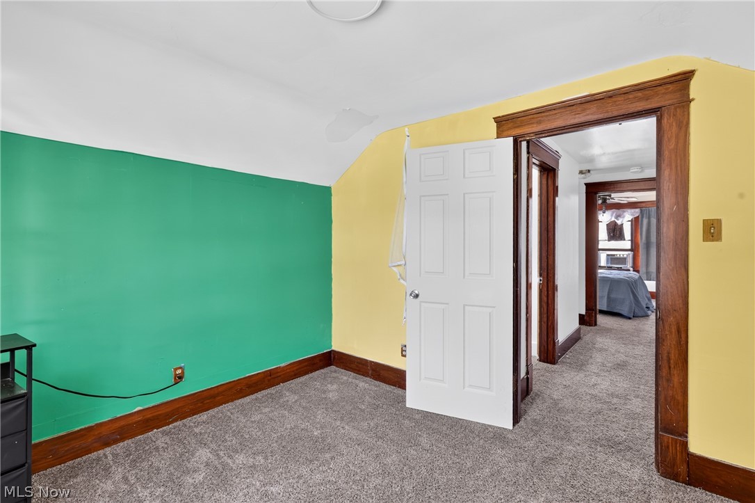 568 Oak Knoll Avenue SE Warren OH 44483