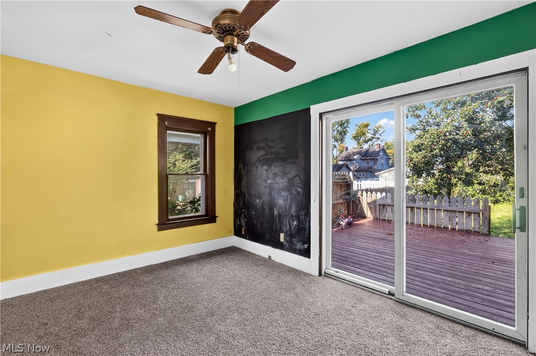 568 Oak Knoll Avenue SE Warren OH 44483