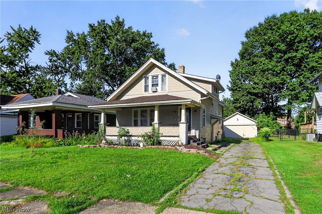 568 Oak Knoll Avenue SE Warren OH 44483