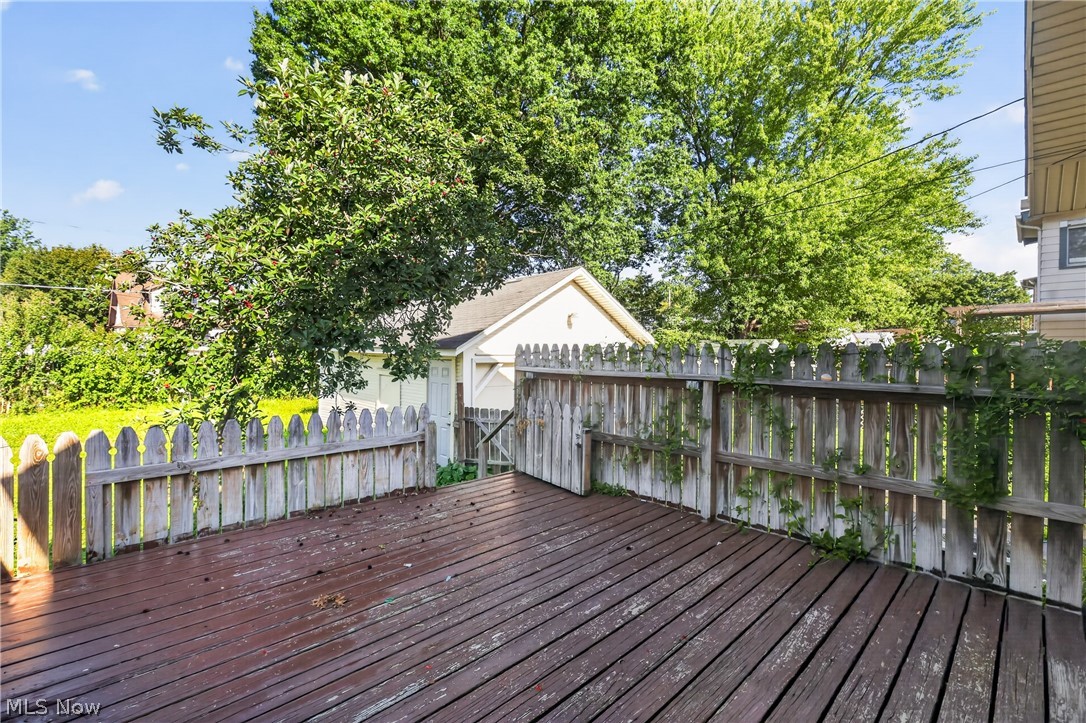 568 Oak Knoll Avenue SE Warren OH 44483