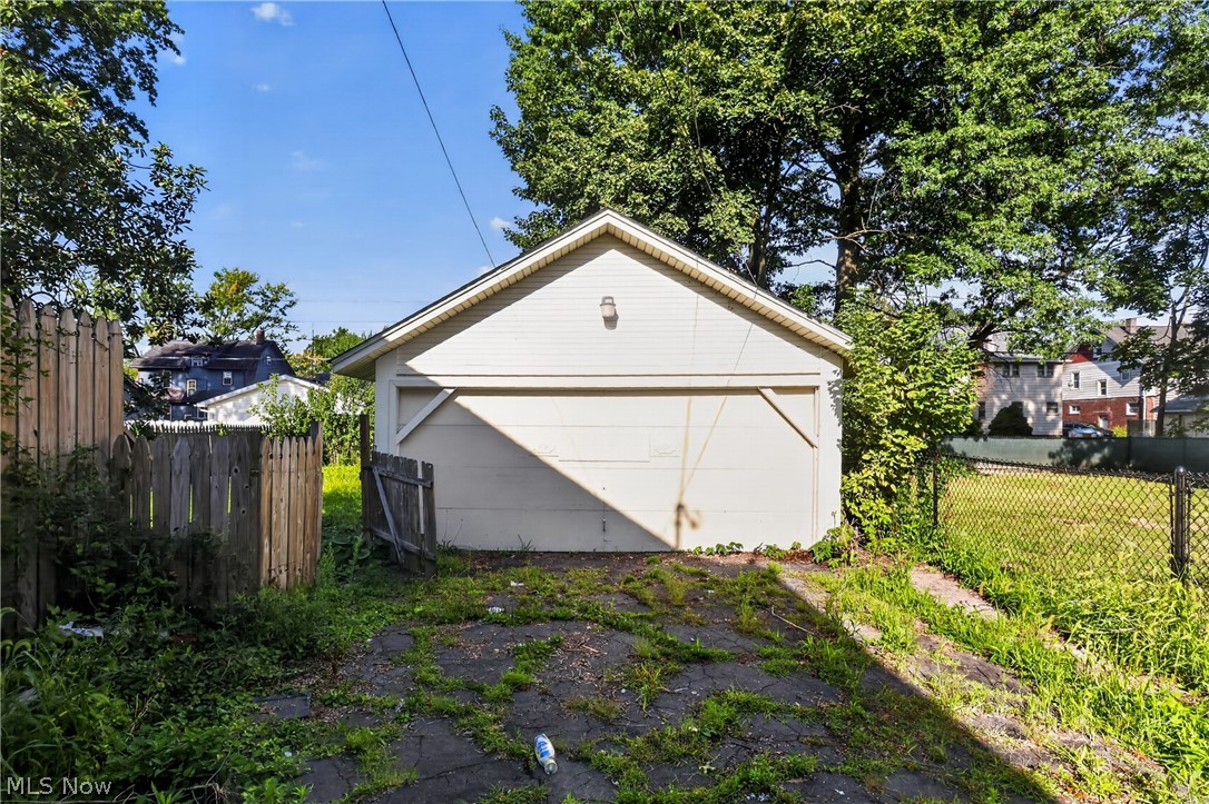 568 Oak Knoll Avenue SE Warren OH 44483