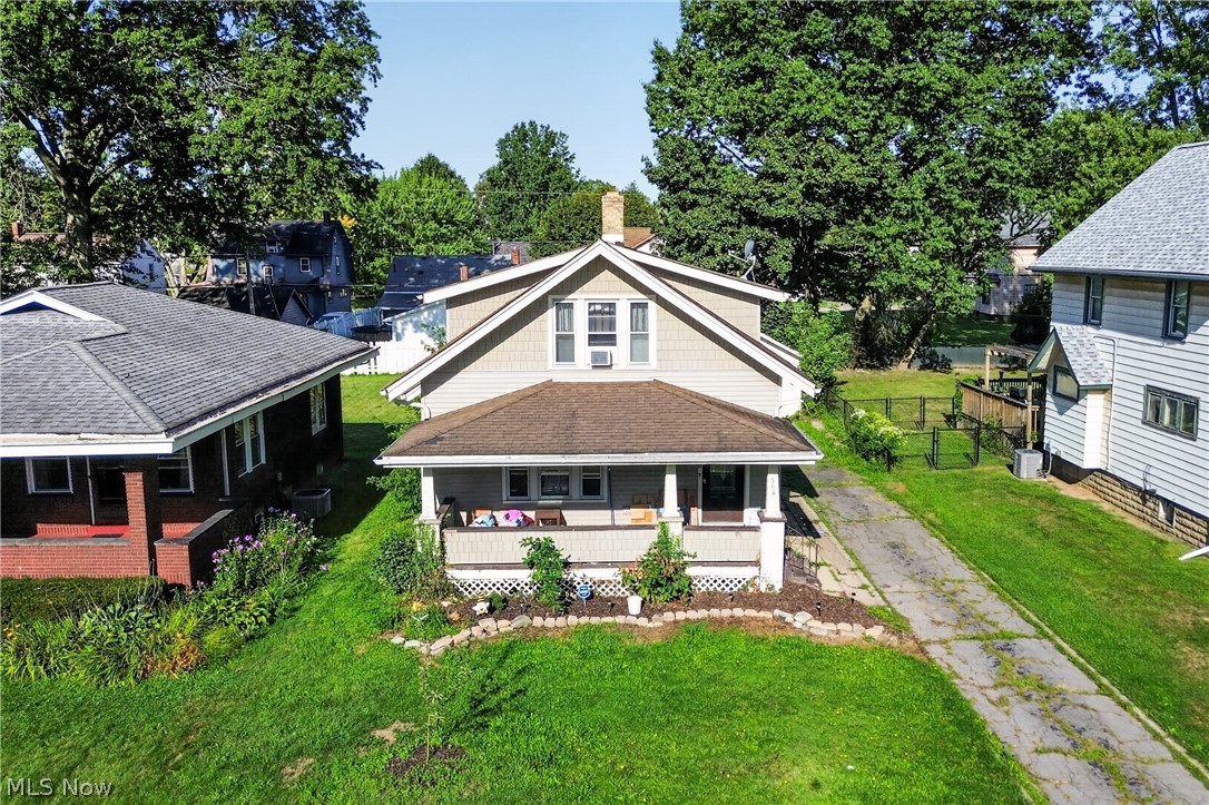 568 Oak Knoll Avenue SE Warren OH 44483