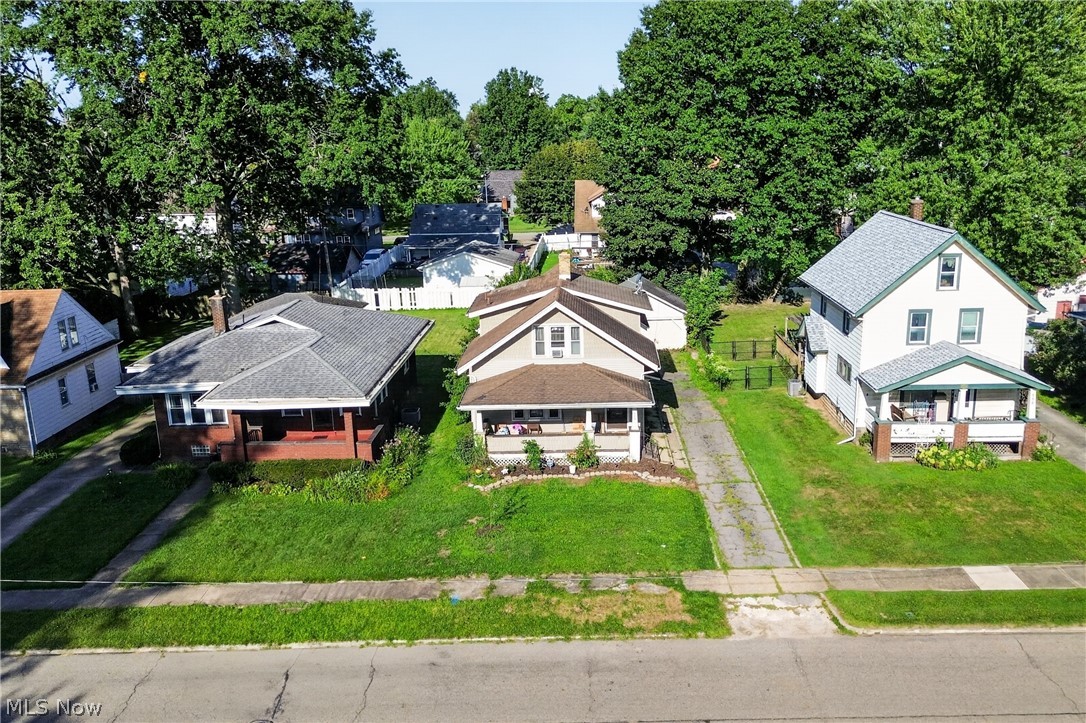 568 Oak Knoll Avenue SE Warren OH 44483