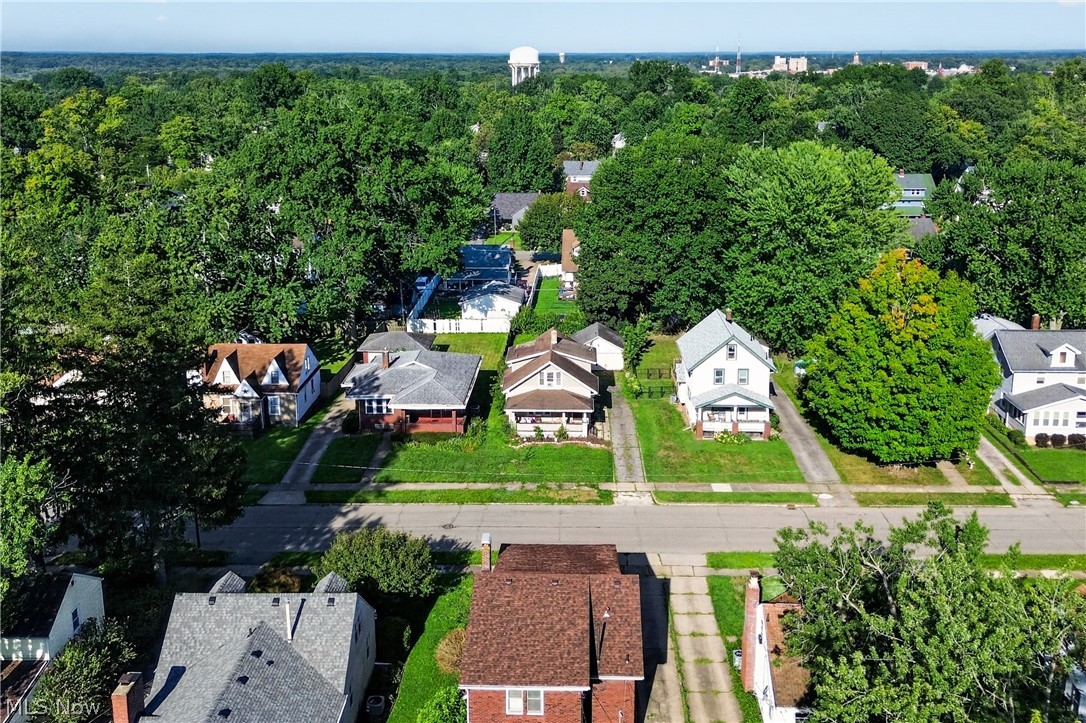 568 Oak Knoll Avenue SE Warren OH 44483
