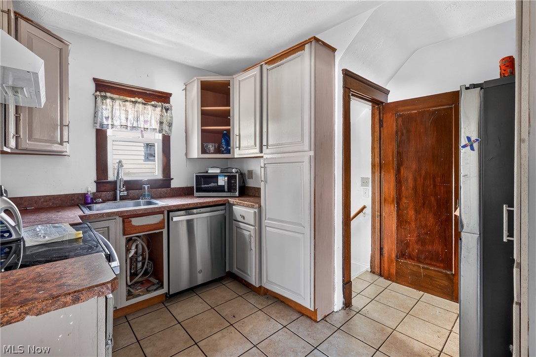 568 Oak Knoll Avenue SE Warren OH 44483