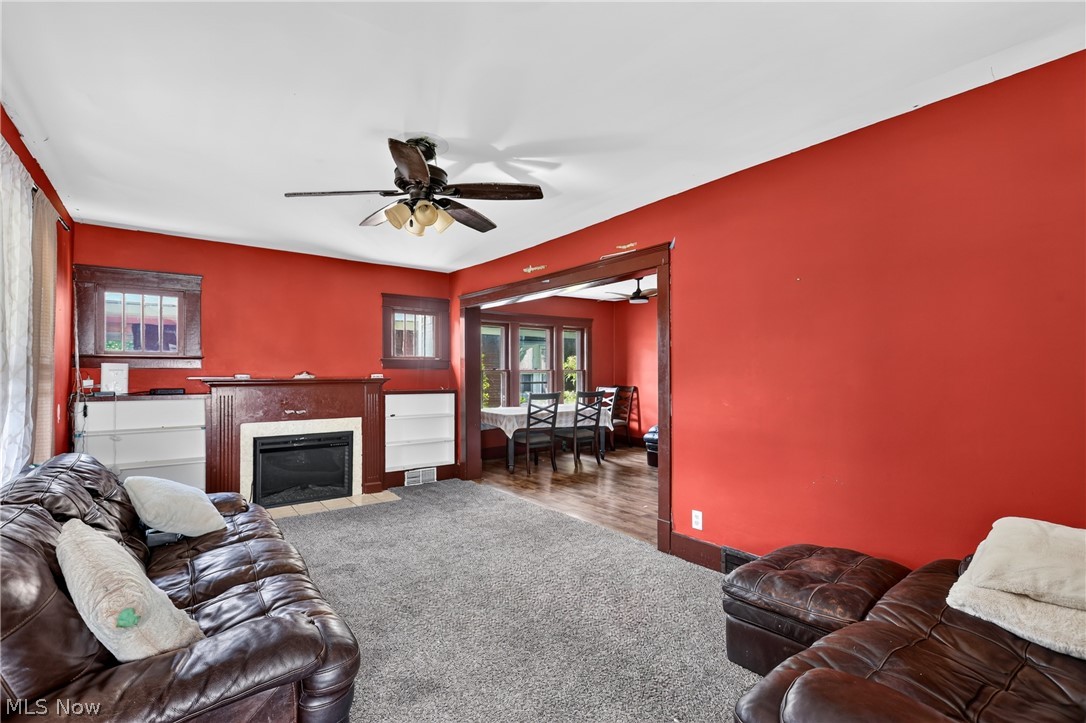 568 Oak Knoll Avenue SE Warren OH 44483