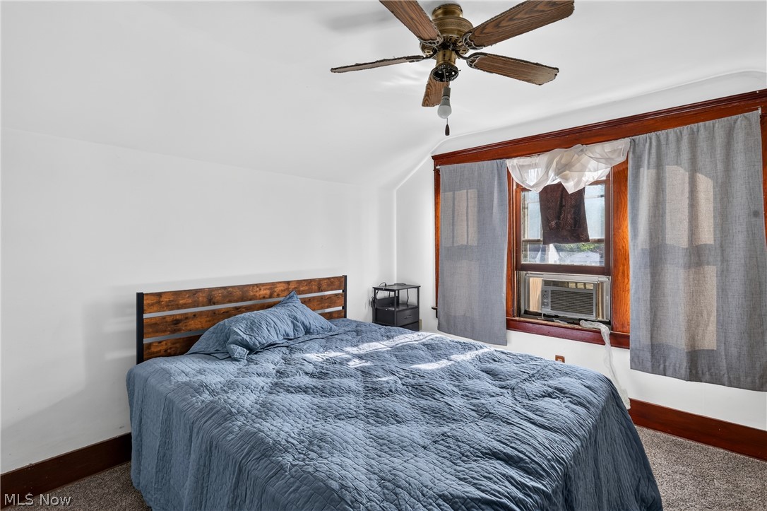 568 Oak Knoll Avenue SE Warren OH 44483