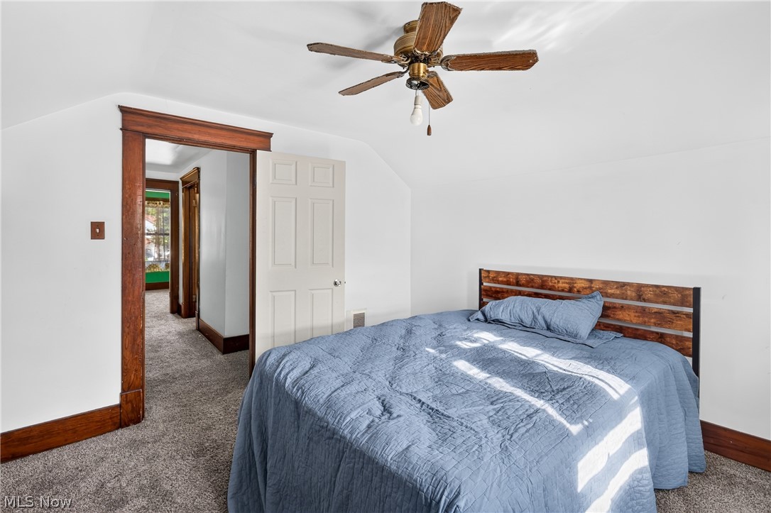 568 Oak Knoll Avenue SE Warren OH 44483