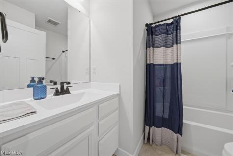 3354 Stoneleigh Road NE Canton OH 44721