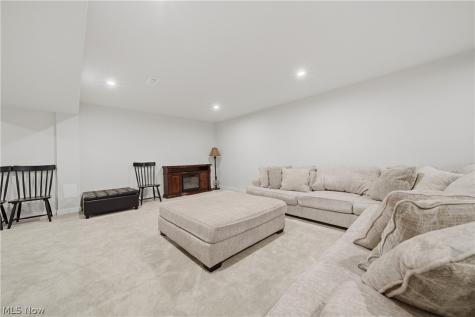3354 Stoneleigh Road NE Canton OH 44721