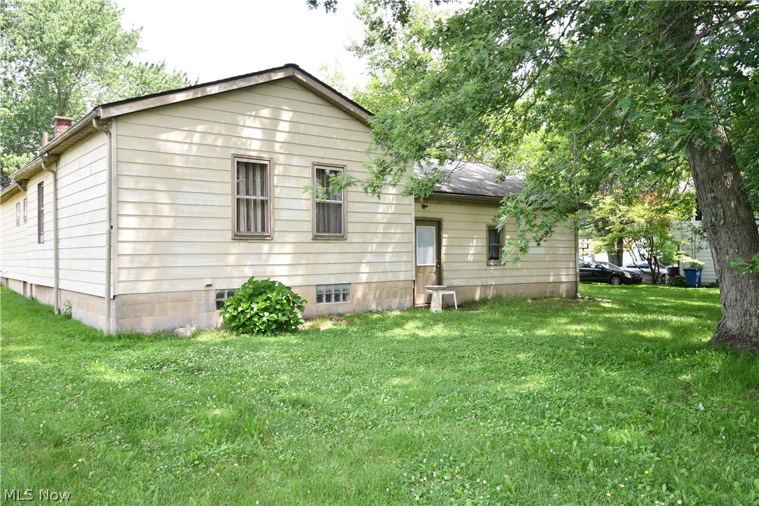 737 Porter Avenue Campbell OH 44405