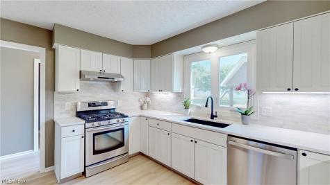 1547 Gulf Street NW Uniontown OH 44685