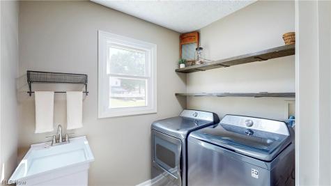 1547 Gulf Street NW Uniontown OH 44685