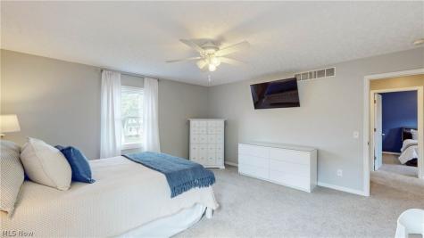 1547 Gulf Street NW Uniontown OH 44685