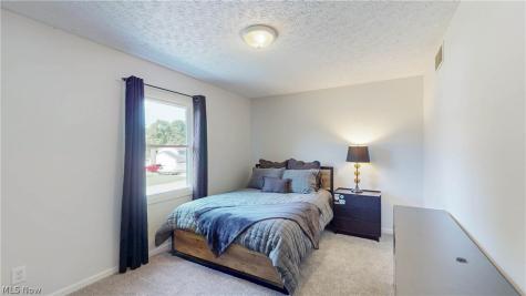 1547 Gulf Street NW Uniontown OH 44685