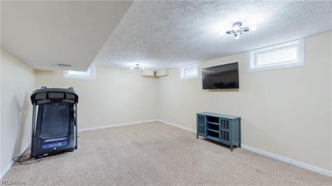 1547 Gulf Street NW Uniontown OH 44685