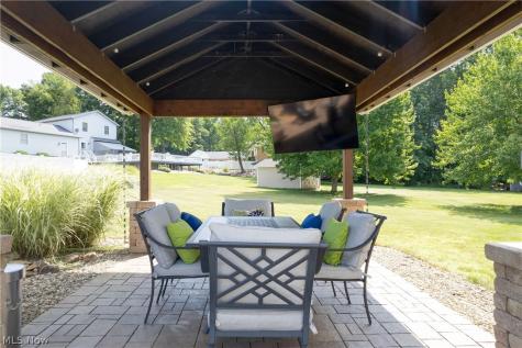 1547 Gulf Street NW Uniontown OH 44685