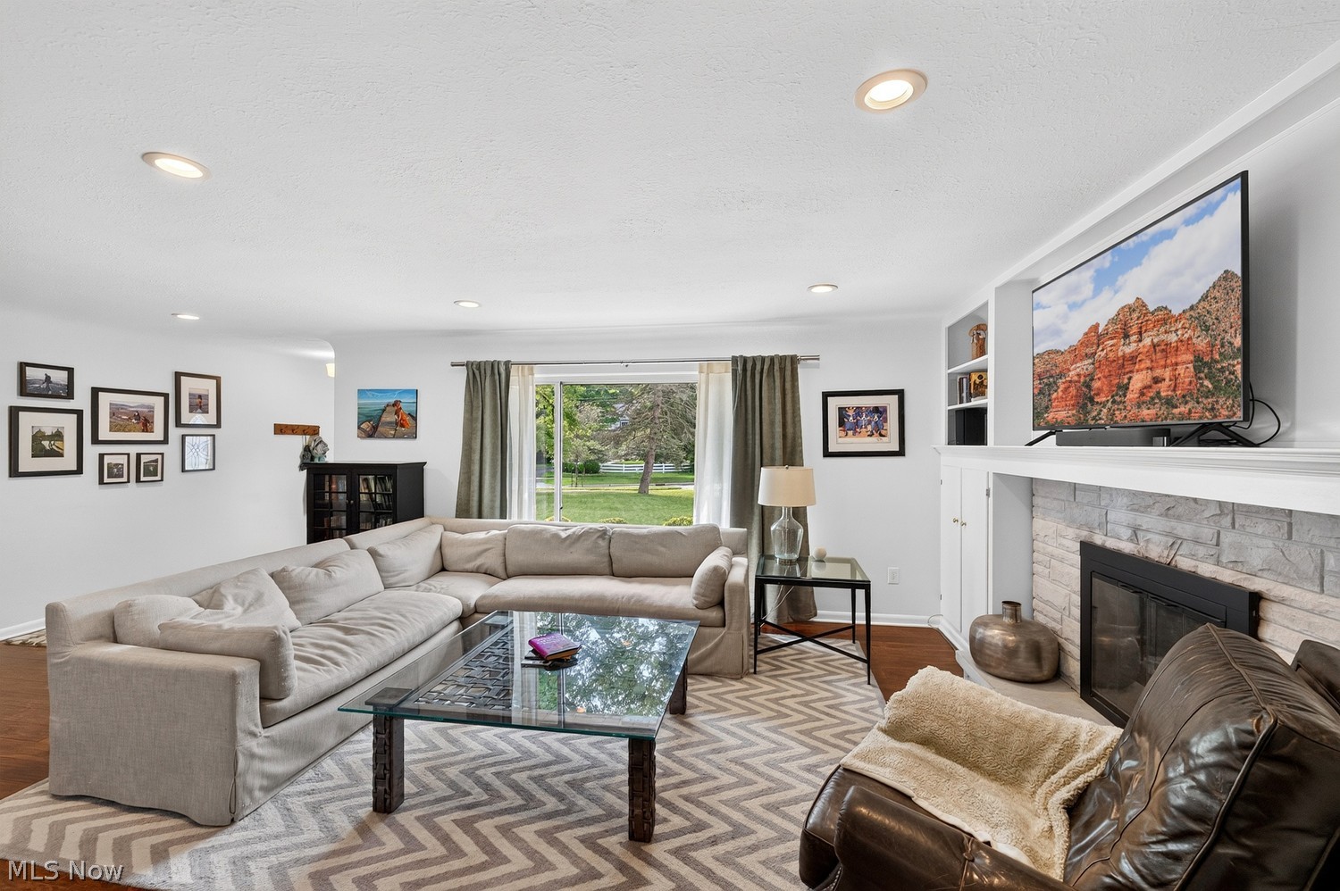 29512 Wolf Road Bay Village OH 44140