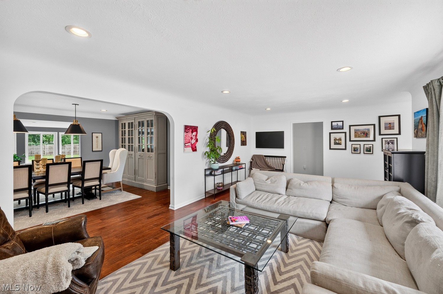 29512 Wolf Road Bay Village OH 44140