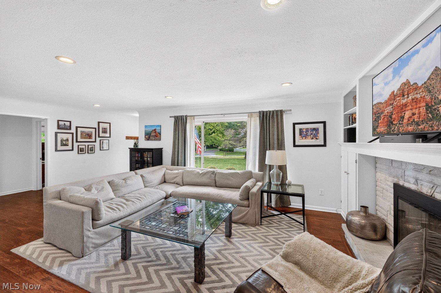 29512 Wolf Road Bay Village OH 44140