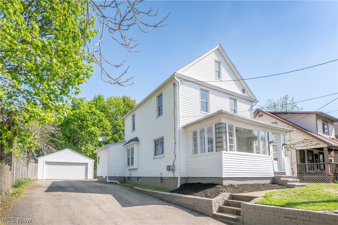 1037 Harpster Avenue Akron OH 44314