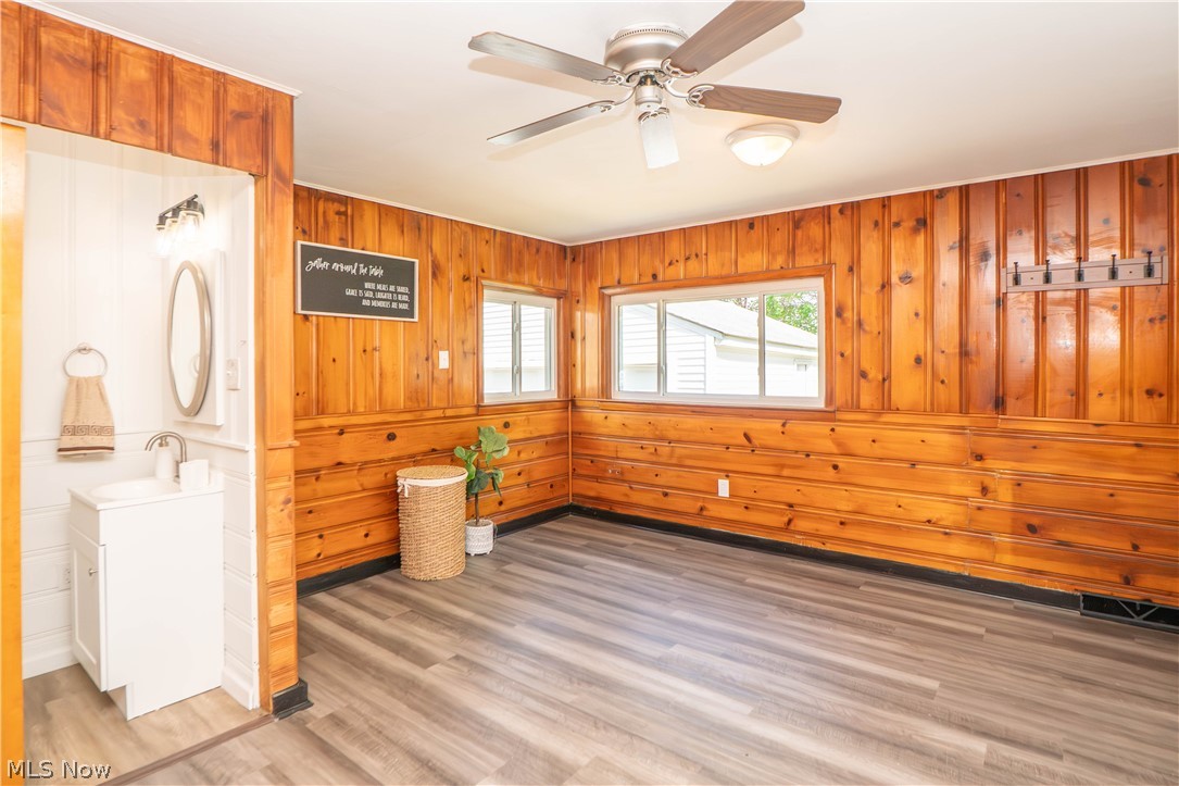 1037 Harpster Avenue Akron OH 44314