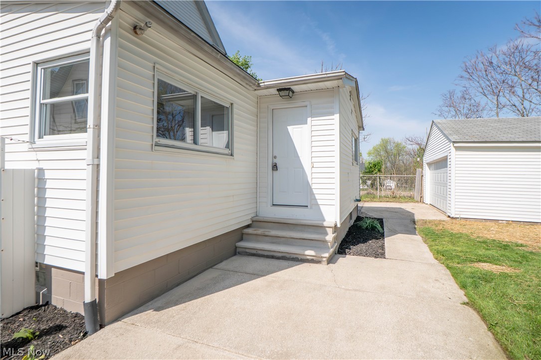 1037 Harpster Avenue Akron OH 44314