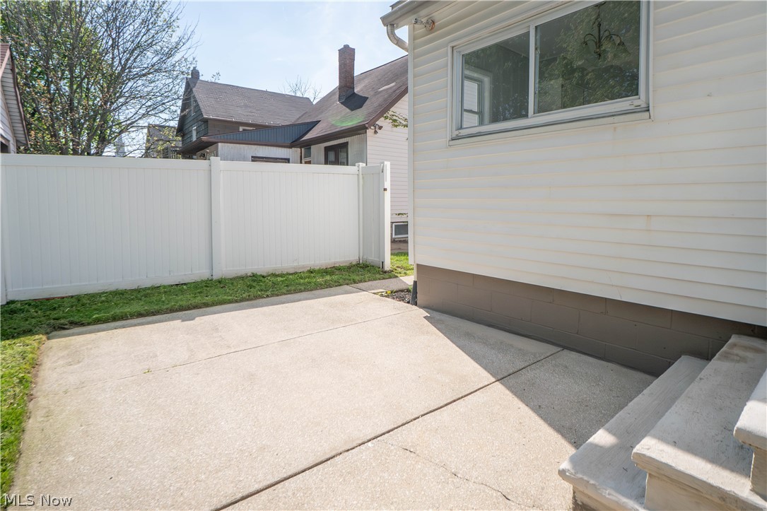 1037 Harpster Avenue Akron OH 44314