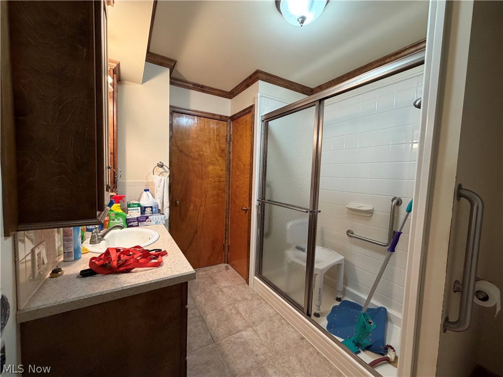 6063 E State Road Newcomerstown OH 43832