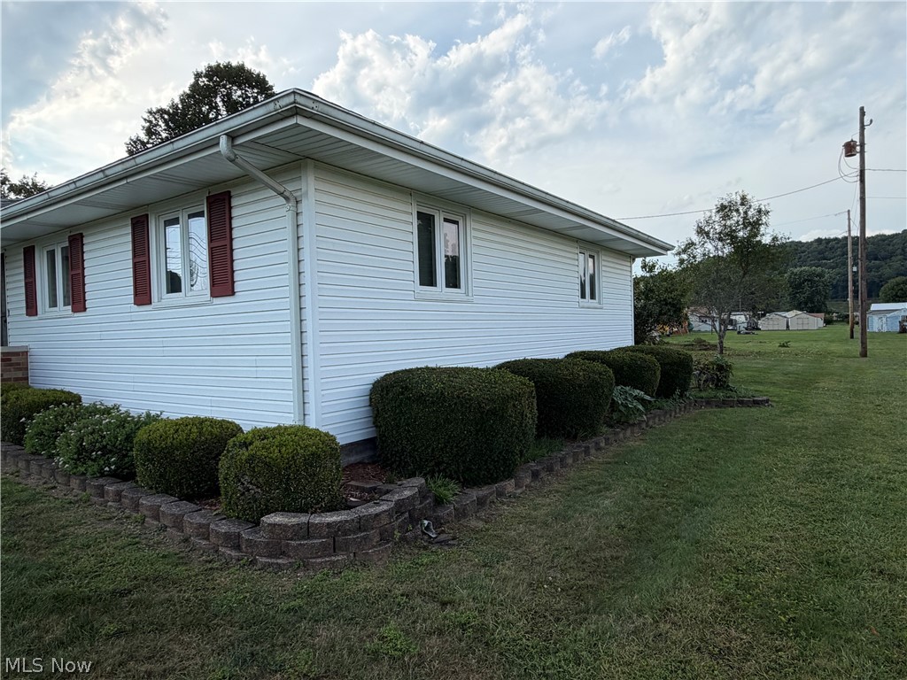 6063 E State Road Newcomerstown OH 43832