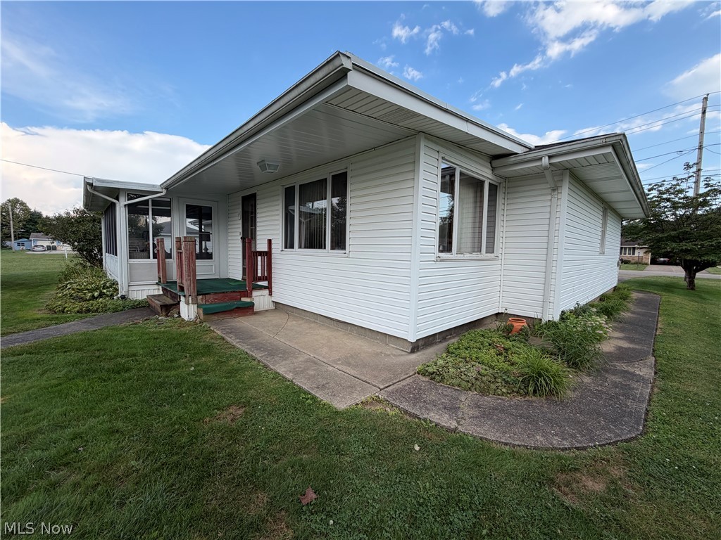 6063 E State Road Newcomerstown OH 43832