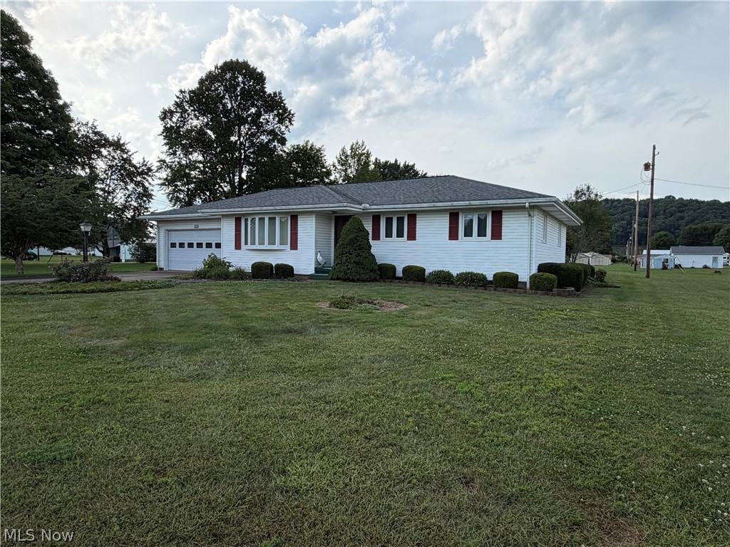 6063 E State Road Newcomerstown OH 43832