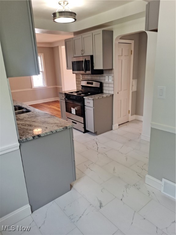 3698 Strandhill Road Shaker Heights OH 44122