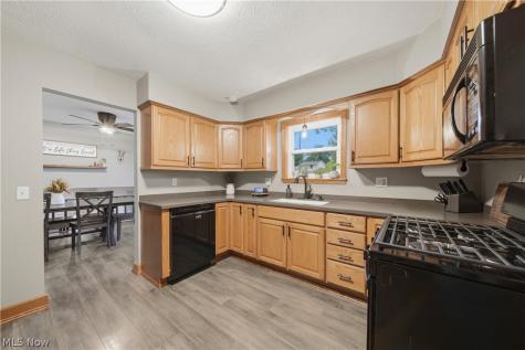 8008 Garnet Avenue NE Canton OH 44721