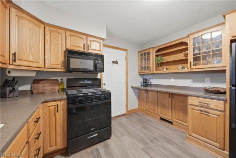 8008 Garnet Avenue NE Canton OH 44721