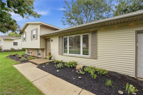 8008 Garnet Avenue NE Canton OH 44721