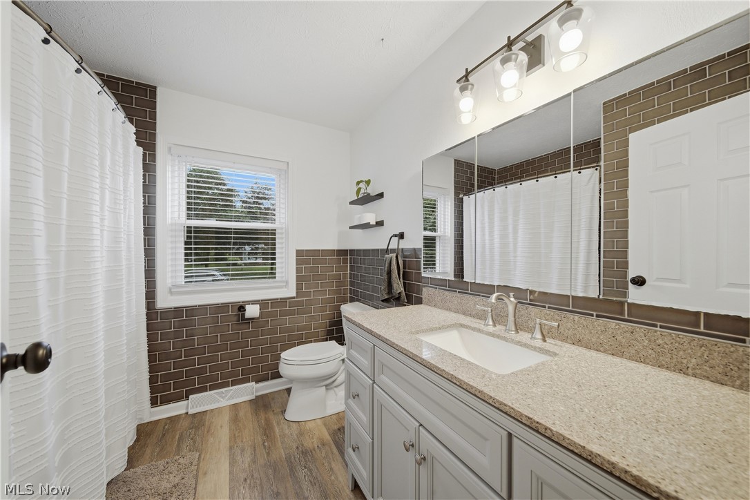 8008 Garnet Avenue NE Canton OH 44721