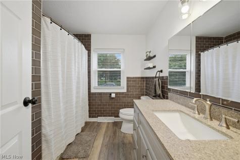 8008 Garnet Avenue NE Canton OH 44721