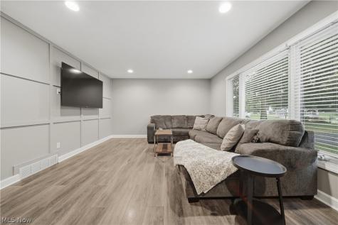 8008 Garnet Avenue NE Canton OH 44721