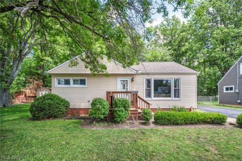 301 E 317th Street Willowick OH 44095