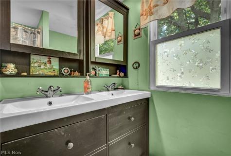 301 E 317th Street Willowick OH 44095