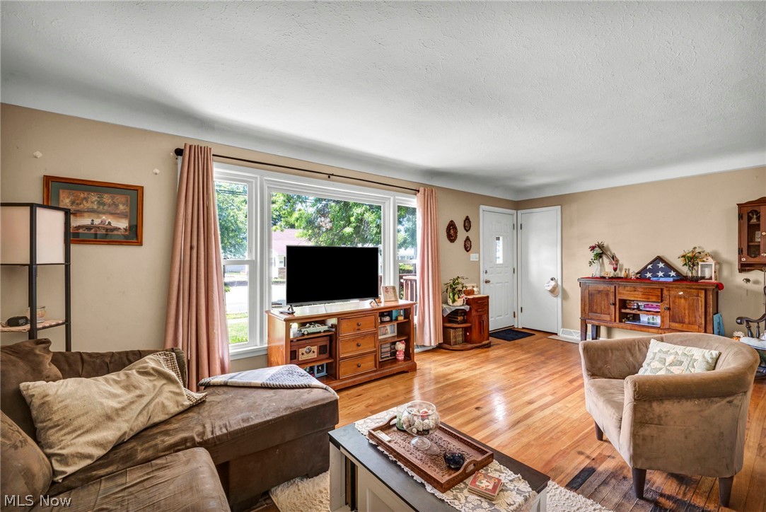 301 E 317th Street Willowick OH 44095