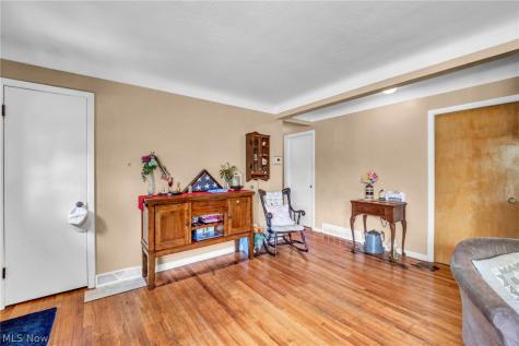 301 E 317th Street Willowick OH 44095